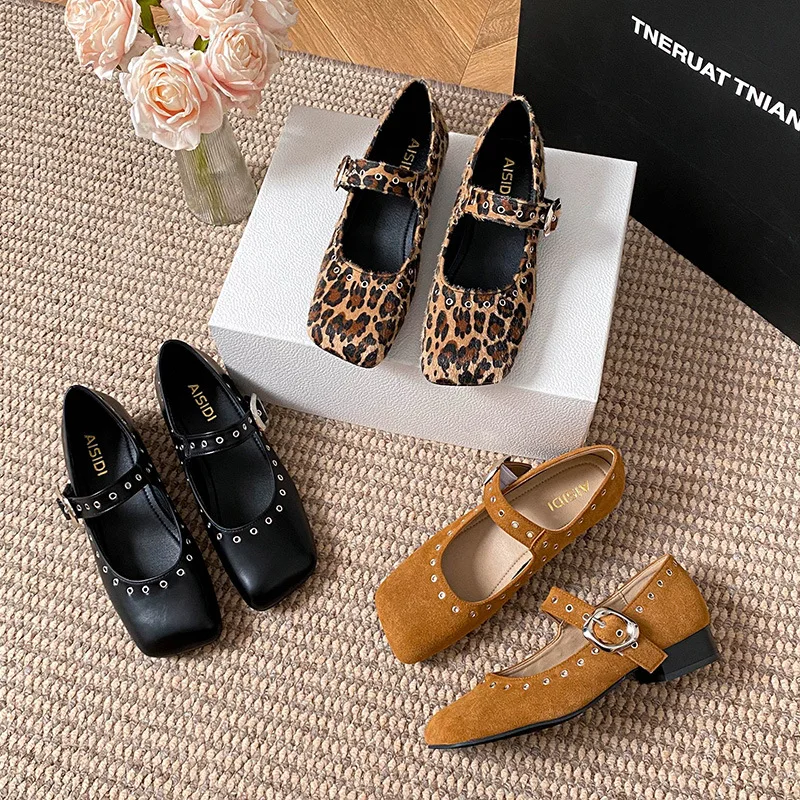 Retro Rivet Low Heel Mary Jane - Women Shoes Brands 评论和价格