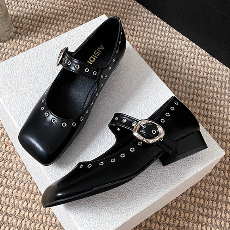 Retro Rivet Low Heel Mary Jane - Women Shoes Brands 评论和价格